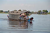Tonle Sap - Prek Toal floating village - houseboats 